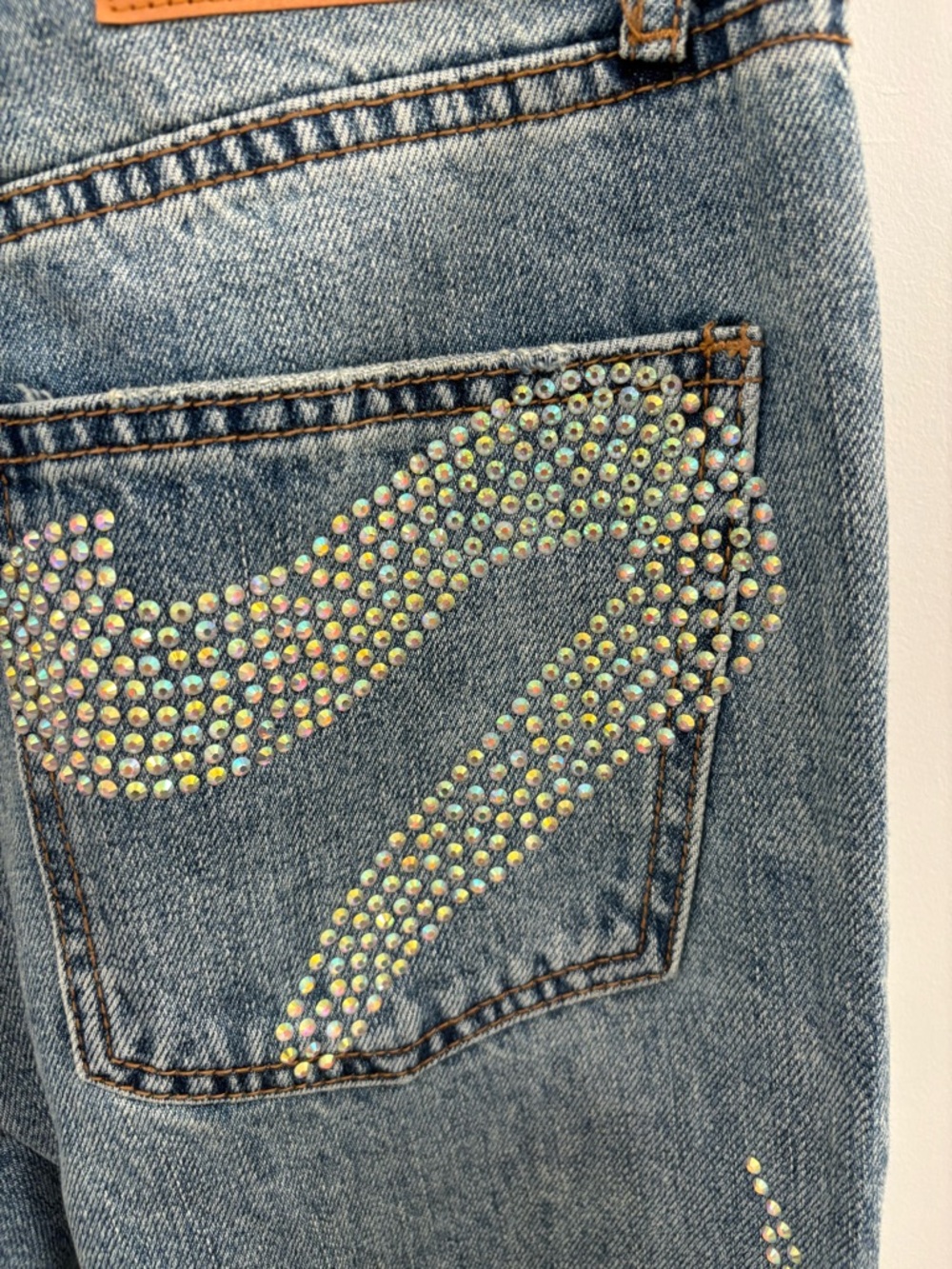 BDG Mid-rise 90s Bootcut Iridescent Rhinestone Snake Embellished Jeans Size 27 - Picture 11 of 16